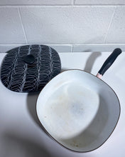 Load image into Gallery viewer, Vintage Pink Serendipity Spaghetti Drizzle Enamel Pan with Lid