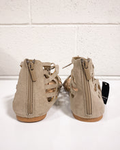 Load image into Gallery viewer, Torrid Tan Summer Sandals - 9