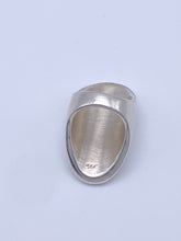 Load image into Gallery viewer, Minimalist Modernist Ring
