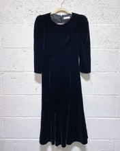 Load image into Gallery viewer, Vintage Black Velvet Dress (9)
