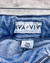Load image into Gallery viewer, Ava & Viv Denim Shorts (20W)