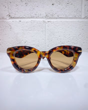 Load image into Gallery viewer, Brown Tortoise Shell Sunnies