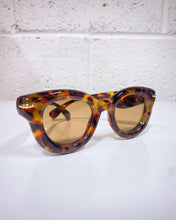 Load image into Gallery viewer, Brown Tortoise Shell Sunnies