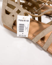 Load image into Gallery viewer, Torrid Tan Summer Sandals - 9