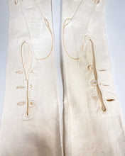 Load image into Gallery viewer, Vintage Delicate White Leather Gloves (7)