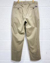 Load image into Gallery viewer, Dockers Khaki Pants