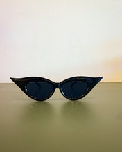 Load image into Gallery viewer, Black Cat Eye Sunnies