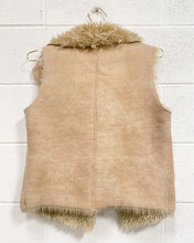 Load image into Gallery viewer, Faux Suede and Furry Vest (M)