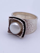 Load image into Gallery viewer, Modernist Hammered Sterling Silver Ring with Freshwater Pearl