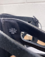 Load image into Gallery viewer, Torrid Black Tie Up Shoes - 9