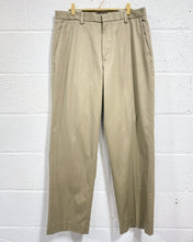 Load image into Gallery viewer, Dockers Khaki Pants