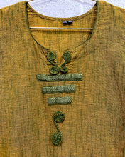 Load image into Gallery viewer, Green Gold Short Sleeve Sari