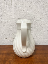 Load image into Gallery viewer, Swirl Connoiserve Insulated Carafe