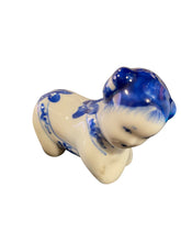 Load image into Gallery viewer, Pair of Blue and White Figures Chopstick Rests