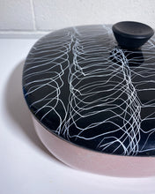 Load image into Gallery viewer, Vintage Pink Serendipity Spaghetti Drizzle Enamel Pan with Lid
