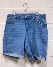 Load image into Gallery viewer, Ava & Viv Denim Shorts (20W)