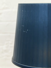 Load image into Gallery viewer, Black Tulip Atomic Lamp