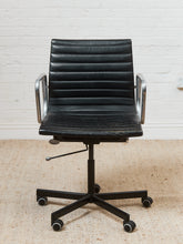 Load image into Gallery viewer, Chrome and Black Office Chair