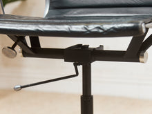 Load image into Gallery viewer, Chrome and Black Office Chair