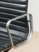 Load image into Gallery viewer, Chrome and Black Office Chair