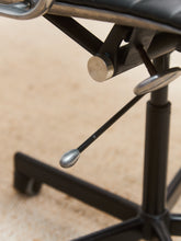 Load image into Gallery viewer, Chrome and Black Office Chair