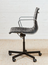 Load image into Gallery viewer, Chrome and Black Office Chair