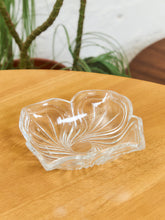 Load image into Gallery viewer, Flower Shaped Catchall