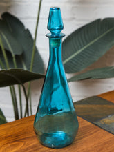 Load image into Gallery viewer, Blue Vintage Vase Blenko