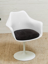 Load image into Gallery viewer, Set of 4 Swivel Tulip Style Chairs