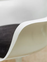 Load image into Gallery viewer, Set of 4 Swivel Tulip Style Chairs