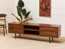 Load image into Gallery viewer, Thiago Low Profile Media Stand