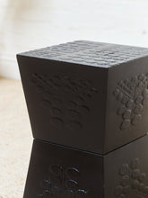 Load image into Gallery viewer, Dotted Artistic Pedestal Table