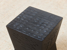 Load image into Gallery viewer, Dotted Artistic Pedestal Table