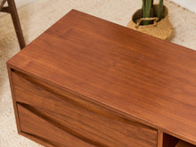 Load image into Gallery viewer, Thiago Low Profile Media Stand