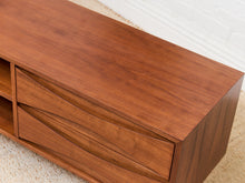 Load image into Gallery viewer, Thiago Low Profile Media Stand