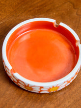Load image into Gallery viewer, 1960s Groovy Daisy Flower Ashtray