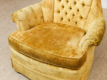 Load image into Gallery viewer, Fairfield 1970’s Regency Vintage Club Chair