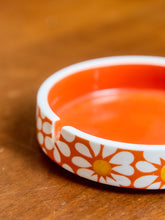 Load image into Gallery viewer, 1960s Groovy Daisy Flower Ashtray