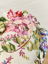 Load image into Gallery viewer, Flower Heart Pillow