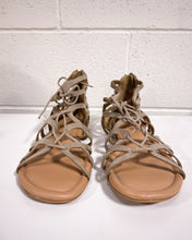 Load image into Gallery viewer, Torrid Tan Summer Sandals - 9
