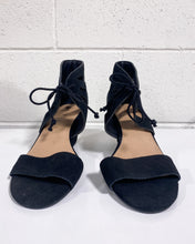 Load image into Gallery viewer, Torrid Black Tie Up Shoes - 9