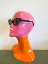 Load image into Gallery viewer, Black Cat Eye Sunnies