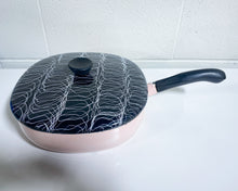 Load image into Gallery viewer, Vintage Pink Serendipity Spaghetti Drizzle Enamel Pan with Lid