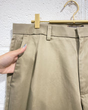 Load image into Gallery viewer, Dockers Khaki Pants