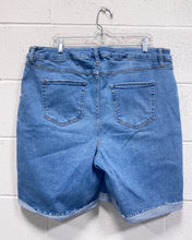 Load image into Gallery viewer, Ava & Viv Denim Shorts (20W)