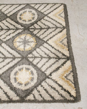 Load image into Gallery viewer, Rya Rug Starburst