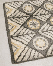 Load image into Gallery viewer, Rya Rug Starburst