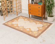 Load image into Gallery viewer, Swedish Vintage Rug