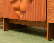 Load image into Gallery viewer, Eduardo Credenza