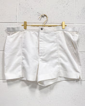 Load image into Gallery viewer, Vintage White Shorts (38)